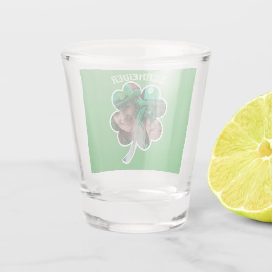 名前をカスタムするアイリッシュクローバー写真St patricks day ショットグラス (裏面)