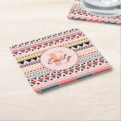 名前をカスタムするアステカエレガンスウォームレッドエスニックパターン スクエアペーパーコースター (アングル)