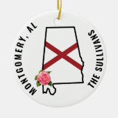 名前をカスタムするアラバマ州旗&フラワーコーンホールセット セラミックオーナメント (正面)