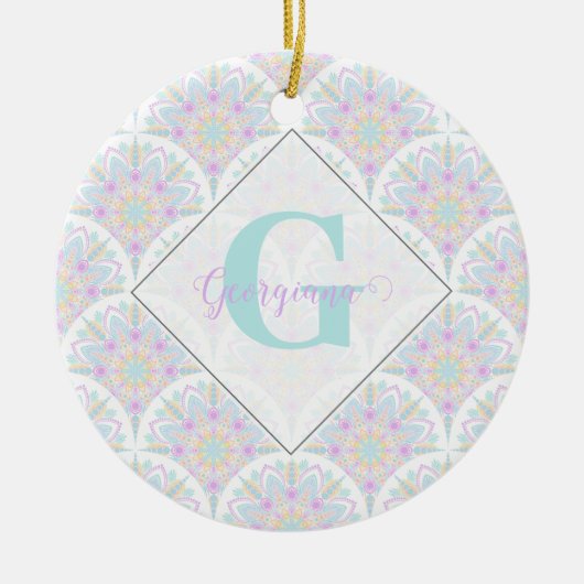 名前をカスタムするアールデコパステルレインボーフローラマンダラ セラミックオーナメント (正面)
