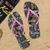 名前をカスタムするイエローピンクのグレーの黒のタイポグラフィ ビーチサンダル