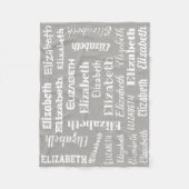 名前をカスタムするイニシャルモノグラムグレーホワイトギフト フリースブランケット (正面)