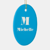 名前をカスタムするイニシャル無地のカラーブルー セラミックオーナメント (右)