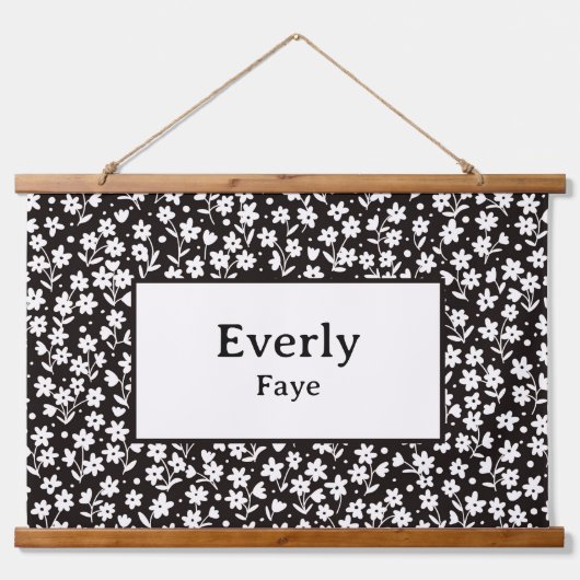 名前をカスタムするウォールデコール白黒の花 吊り下げ型タペストリー (正面)