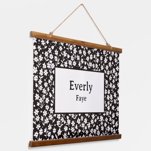 名前をカスタムするウォールデコール白黒の花 吊り下げ型タペストリー (傾斜あり)
