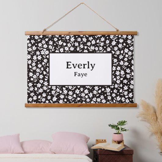 名前をカスタムするウォールデコール白黒の花 吊り下げ型タペストリー (寝室)