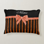 名前をカスタムするオレンジグリッターストライプ弓 アクセントクッション (裏面)