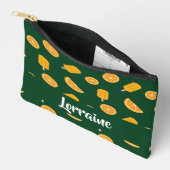 名前をカスタムするオレンジスライスとアイスクリームグリーン アクセサリーポーチ (見開き)