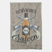 名前をカスタムするカウボーイリボルバーガンウィスキーサロン キッチンタオル (縦)
