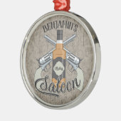 名前をカスタムするカウボーイリボルバーガンウィスキーサロン メタルオーナメント (左)