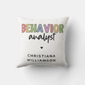 名前をカスタムするカラフル行動アナリスト クッション (裏面)