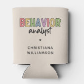 名前をカスタムするカラフル行動アナリスト 缶クーラー (裏面)