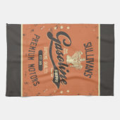 名前をカスタムするガソリンモータレトロ整備士車庫 キッチンタオル (横)