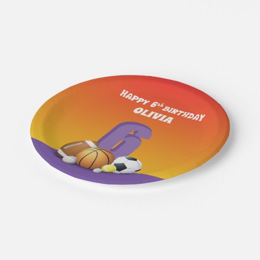 名前をカスタムするガール第6誕生日スポーツボール ペーパープレート (アングル)