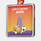 名前をカスタムするガール4thバースデースポーツボール メタルオーナメント (左)