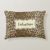 名前をカスタムするクラシック付きヒョウ柄 アクセントクッション (正面)