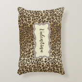 名前をカスタムするクラシック付きヒョウ柄 アクセントクッション (正面(垂直))