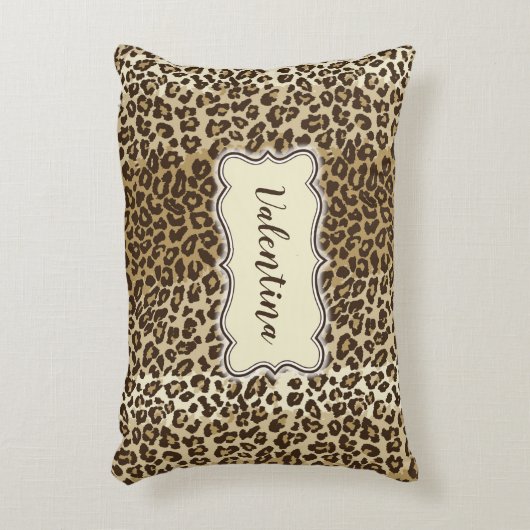 名前をカスタムするクラシック付きヒョウ柄 アクセントクッション (正面(垂直))