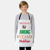 名前をカスタムするクリスマスアートホリデーベーキングチーム エプロン (着用した状態)
