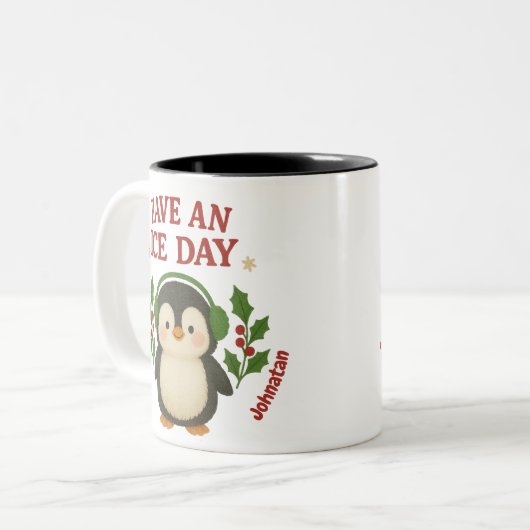 名前をカスタムするクリスマスペンギンマグ氷の日がある ツートーンマグカップ (正面左)