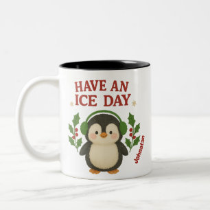 名前をカスタムするクリスマスペンギンマグ氷の日がある ツートーンマグカップ