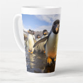 名前をカスタムするクールペンギン カフェラテマグ (左アングル)