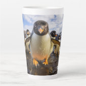名前をカスタムするクールペンギン カフェラテマグ (正面)