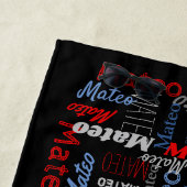 名前をカスタムするグラフィック文字灰色ブルーレッド黒 ビーチタオル (インサイチュ)