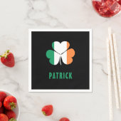 名前をカスタムするケルトアイルランドシャムロックアイルランド国旗 スタンダードカクテルナプキン (インサイチュ)