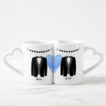 名前をカスタムするゲイ結婚ズスーツCoffee Mug Set ペアカップ<br><div class="desc">完全にカスタマイズ結婚可能なゲイのマグセットを結婚する。新婚スタイリッシュ者の朝結婚を明るくするlgbtの贈り物。の結婚スーツはカスタマイズ可能な名前とハートガーランド。</div>