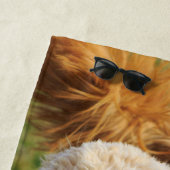 名前をカスタムするゴールデンドードルドッグ ビーチタオル (インサイチュ)