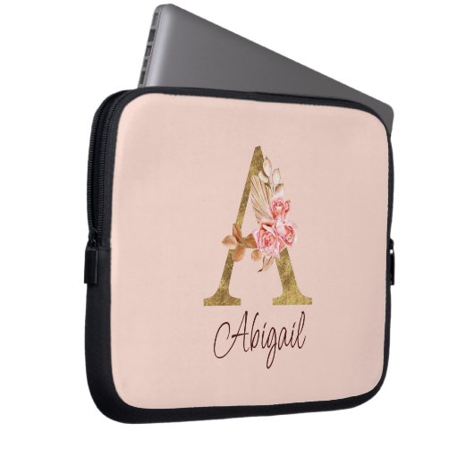 名前をカスタムするゴールドフォイル赤面ピンクローズレターA ラップトップスリーブ (正面右)