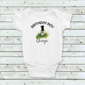 名前をカスタムするサッカーボール第1誕生日 ベビーボディスーツ