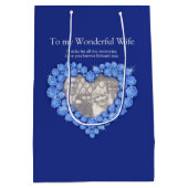 名前をカスタムするサファイア45周年記念写真バッグ ミディアムペーパーバッグ (裏面)