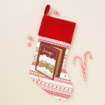 名前をカスタムするサンタクロースクリスマスキャロルブック クリスマスストッキング<br><div class="desc">名前を追加！図書館司書または文学の恋人、書誌好き本のイラストレーションデザイン。シックかわいらしな赤とフェイク金ゴールド小説の本。赤いクリスマスカロル本のイラストレーションの装飾と本の恋人のためのデザイン。クリスマスカロルSanta Claus北欧のパターンの背景にパーソナライズされたついて、あなたの名前で本。</div>