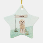 名前をカスタムするシャンパンコックパポペットドッグ セラミックオーナメント (裏面)