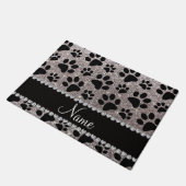 名前をカスタムするシルバーグリッター黒犬の足 ドアマット (アングル)