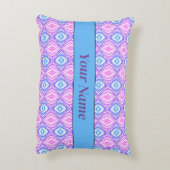 名前をカスタムするジオメトリックスクエア&ダイヤモンド アクセントクッション (裏面(縦))