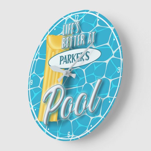 名前をカスタムするスイミングプールパーティー水中競技おもしろい ラージ壁時計 (傾斜)
