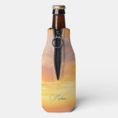 名前をカスタムするスカイ引用文 ボトルクーラー (ボトル裏面)