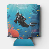 名前をカスタムするスキューバダイバー 缶クーラー (裏面)