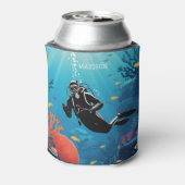 名前をカスタムするスキューバダイバー 缶クーラー (缶裏面)