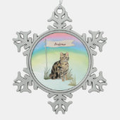 名前をカスタムするタビーキャットペット スノーフレークピューターオーナメント (正面)