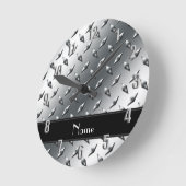 名前をカスタムするダイヤモンドプレート鋼ブラックストライプ ラウンド壁時計 (傾斜)