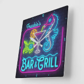 名前をカスタムするトロピカルシーホースビーチバーアンドグリル スクエア壁時計 (傾斜)