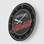 名前をカスタムするネオンルックダイヤモンドプレートガレージツール ラージ壁時計 (傾斜)