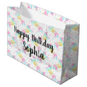 名前をカスタムするハッピーバースデーレインボーユニコーン ラージペーパーバッグ (正面アングル)