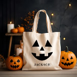 名前をカスタムするハロウィーンのカボチャのちょうちんパンプキン顔ハロウィン トートバッグ<br><div class="desc">ハロウィン祝はスタイルの中で、名前と呼ぶことができる文字とカスタムかわいいカボチャの顔トートバッグとパーソナライズされた。このおもしろいハロウィーンのカボチャのちょうちんデザインは嬉しい歯の笑顔を！</div>