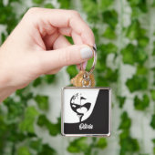 名前をカスタムするハローブラックアンドホワイトゴルフ キーホルダー (手)