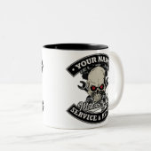 名前をカスタムするバイクもしくは自転車に乗る人整備士スカルオートバイガレージ ツートーンマグカップ (正面右)